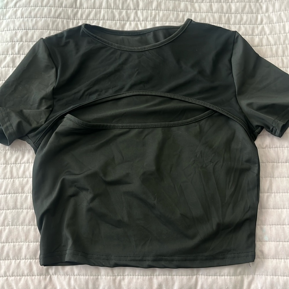 Black cropped shirt